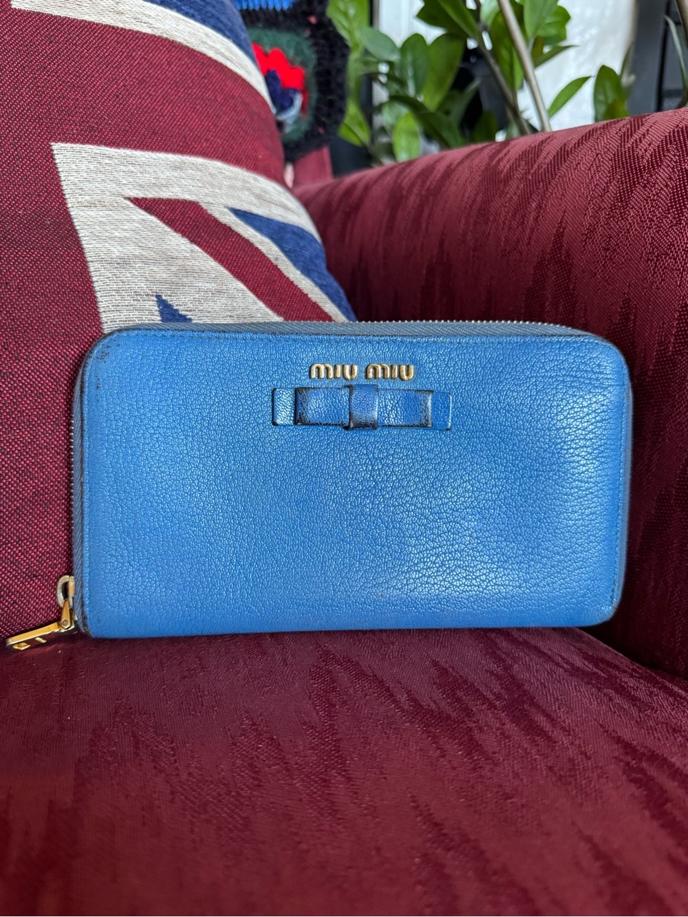 Miu Miu Bright Blue Leather Bow Zip Llng Wallet With Light Blue Lining